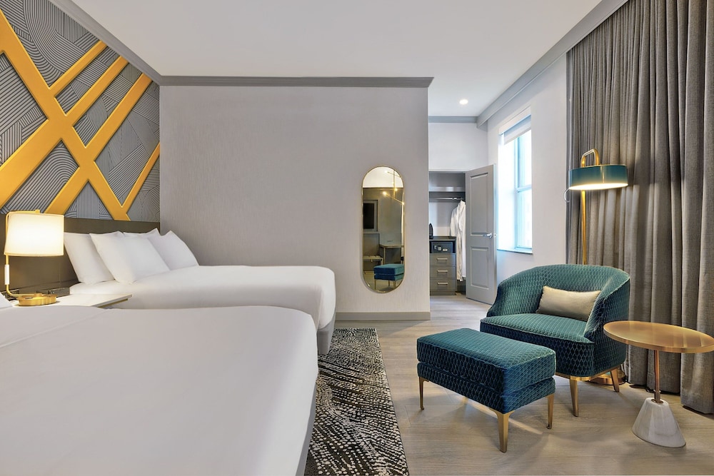 Room, 2 Queen Beds - Photo 9