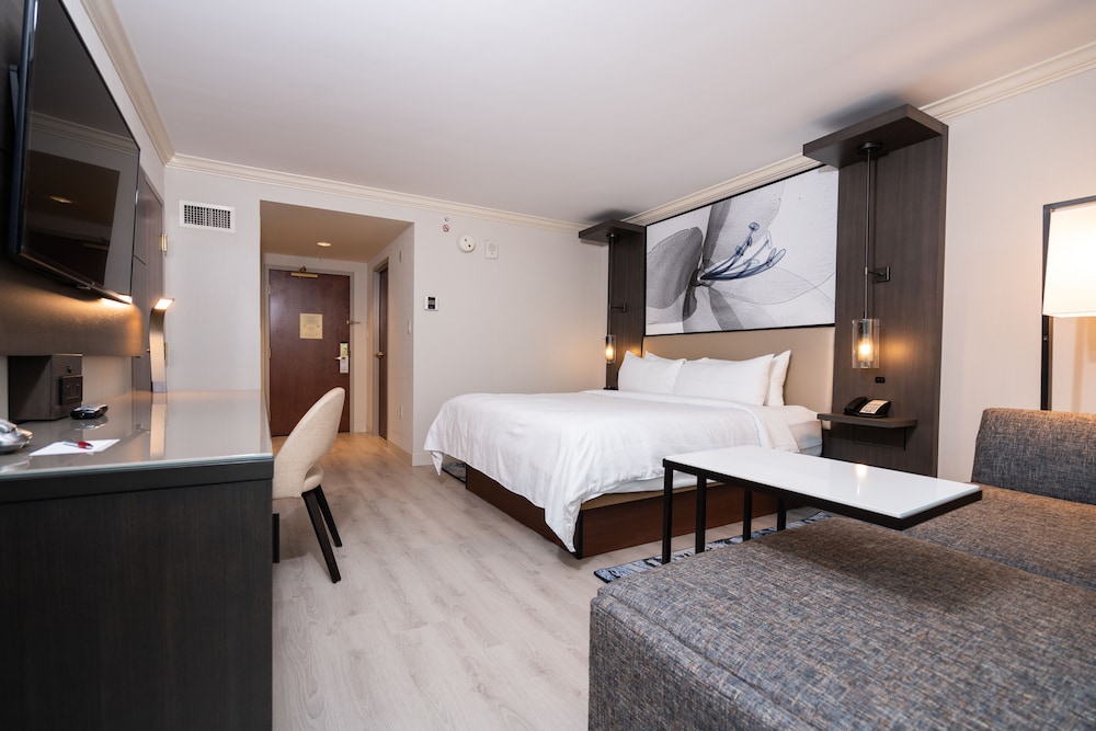 Deluxe Room, 1 King Bed - Photo 3