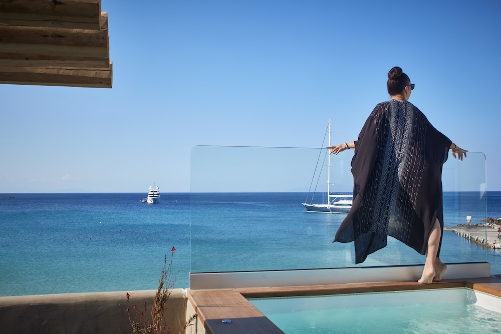 Deluxe Suite, Sea View - Photo 13