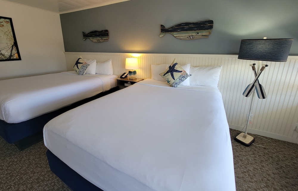 Room, 2 Queen Beds, Accessible, Pool View (Wheelchair)