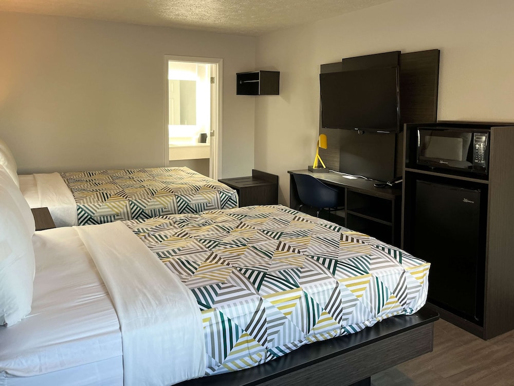 Deluxe Room, 2 Double Beds, Non Smoking, Refrigerator & Microwave - Photo 6