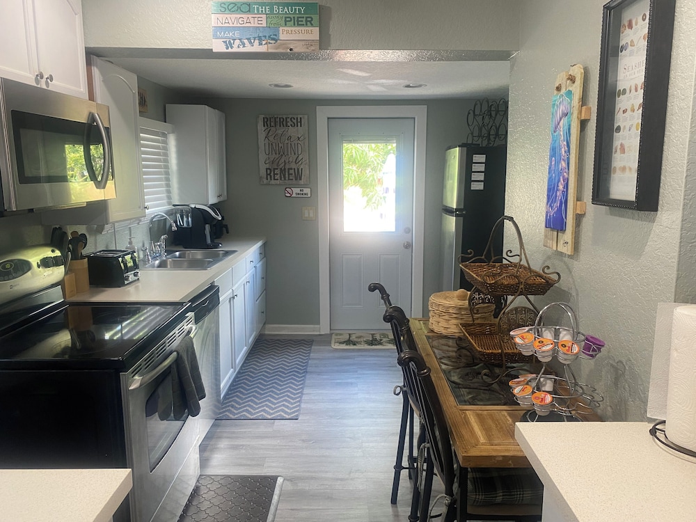 Basic House photo 2