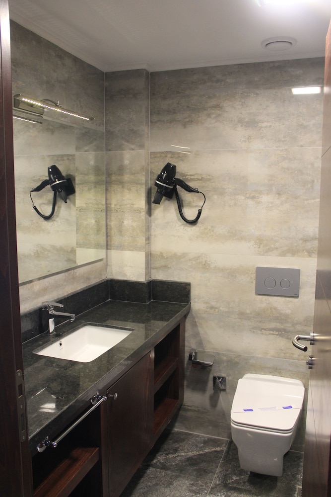 Deluxe Suite, City View photo 2
