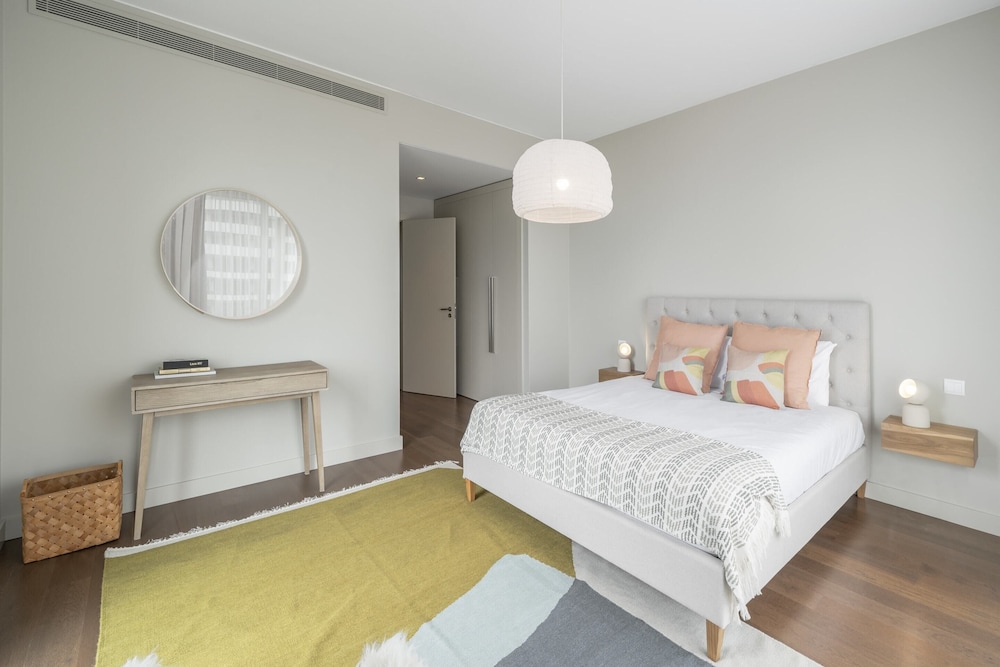 Basic Apartment, Multiple Beds
