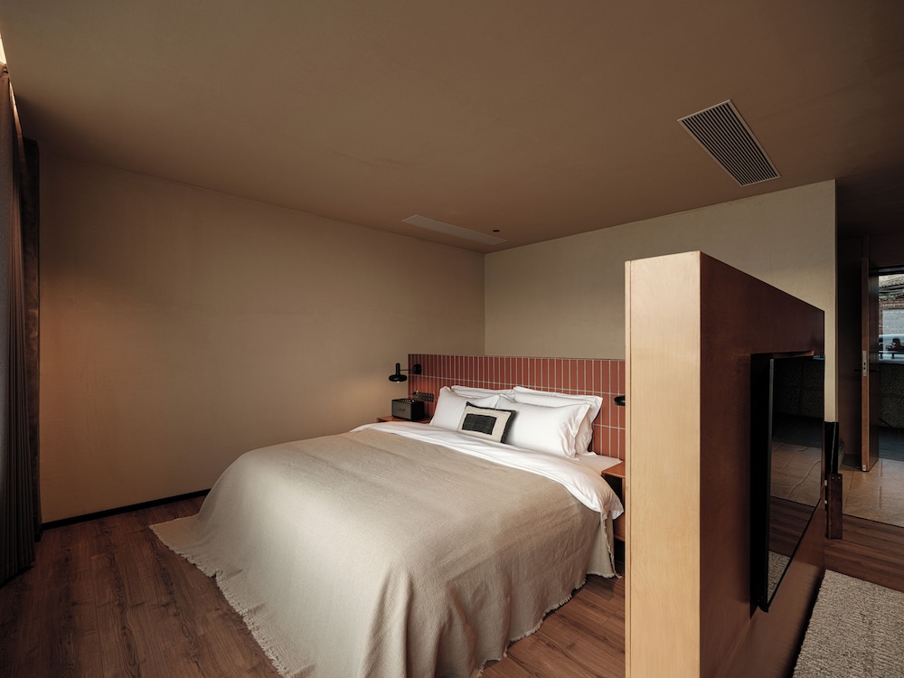 Classic Double Room, 1 King Bed, Non Smoking, Sea View