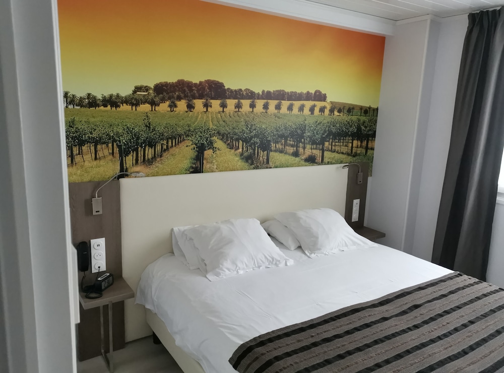 Classic Room, 1 Queen Bed, Non Smoking, Garden View - Photo 2