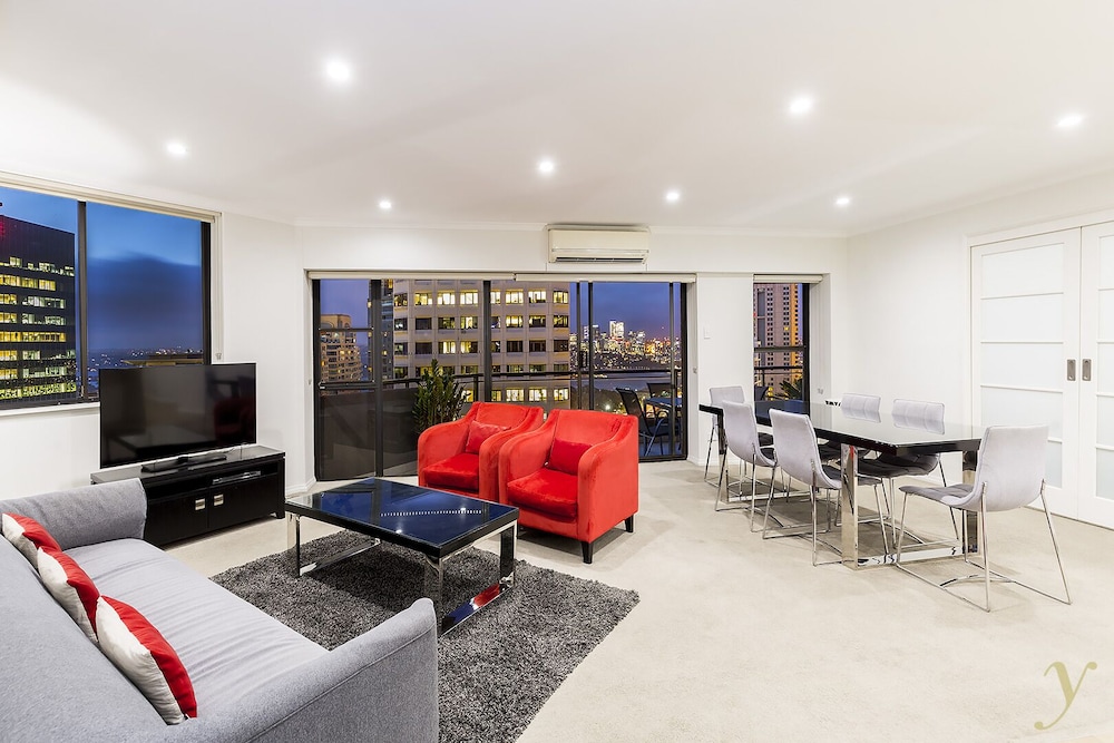 Penthouse Three Bedroom Apartment thumbnail 6