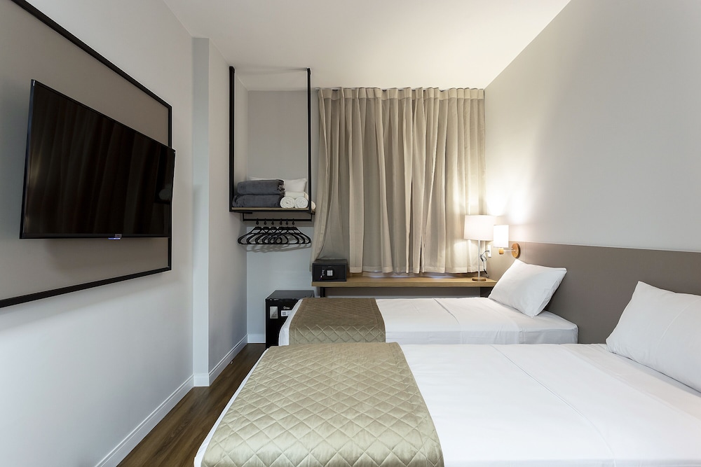 Deluxe Room, Mobility Accessible photo 2