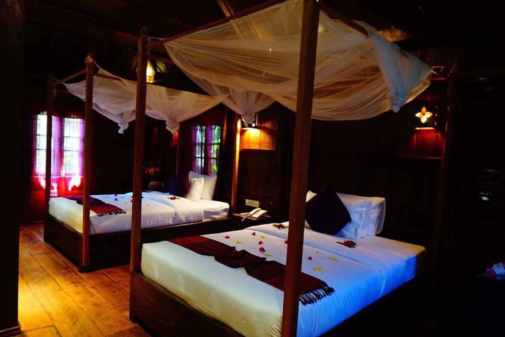 Traditional Wooden House Family Suite