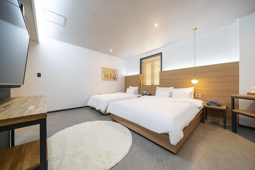 Suite - Photo 9