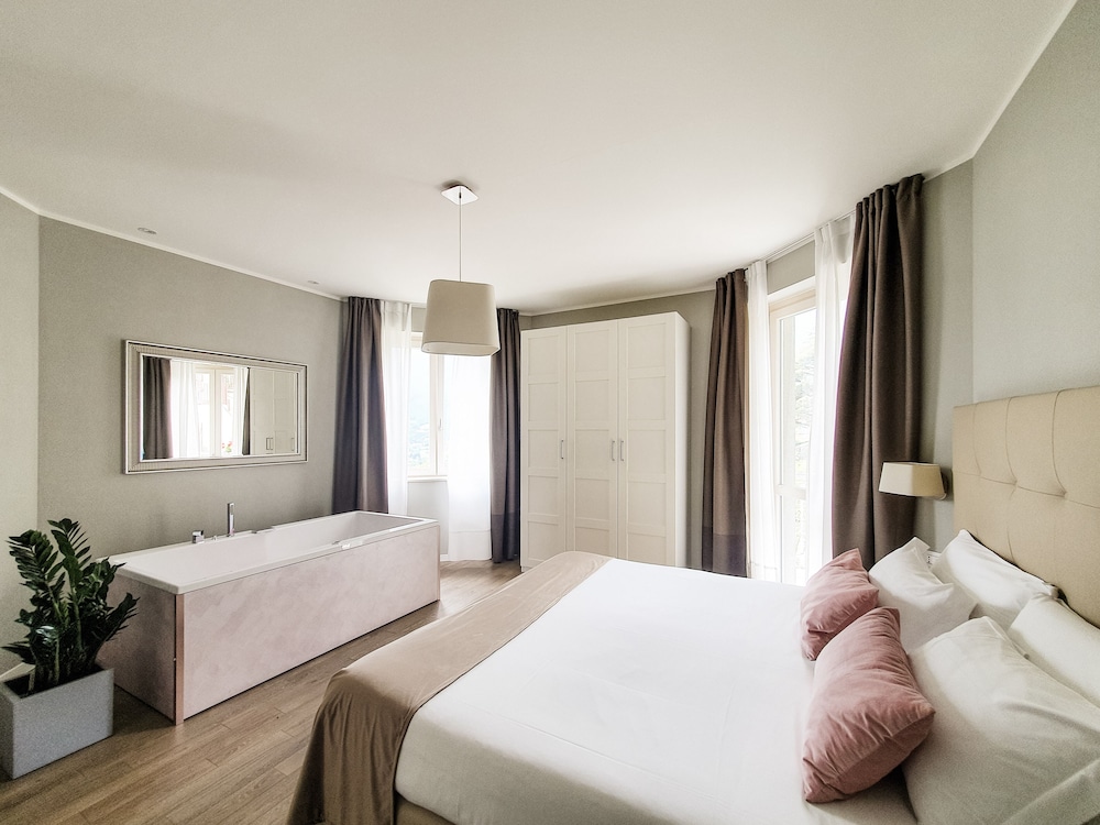 Deluxe Apartment, 1 Bedroom, Jetted Tub, Pool View