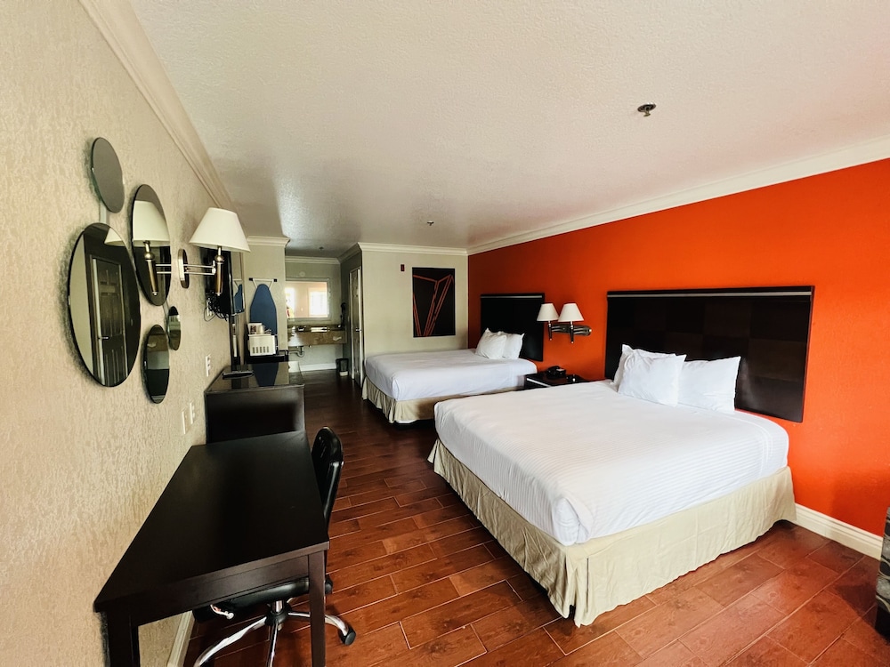 Signature Double Room, 2 Queen Beds photo 1