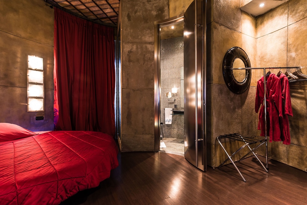 Honeymoon Suite photo 3