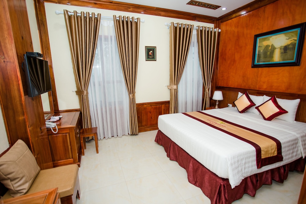 Superior Double Room, 1 Queen Bed, Non Smoking, Mountain View
