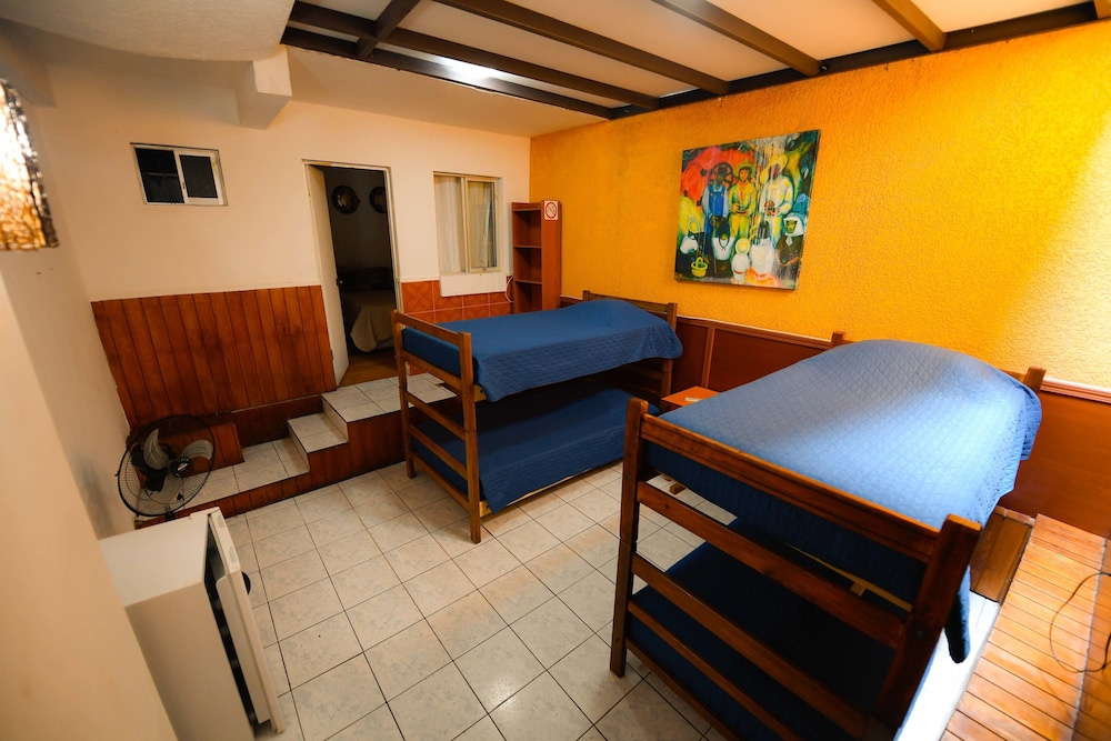 Triple Room, Multiple Beds photo 3