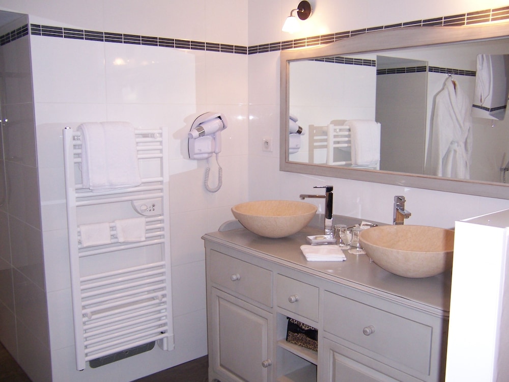 Romantic Suite, Bathtub photo 2