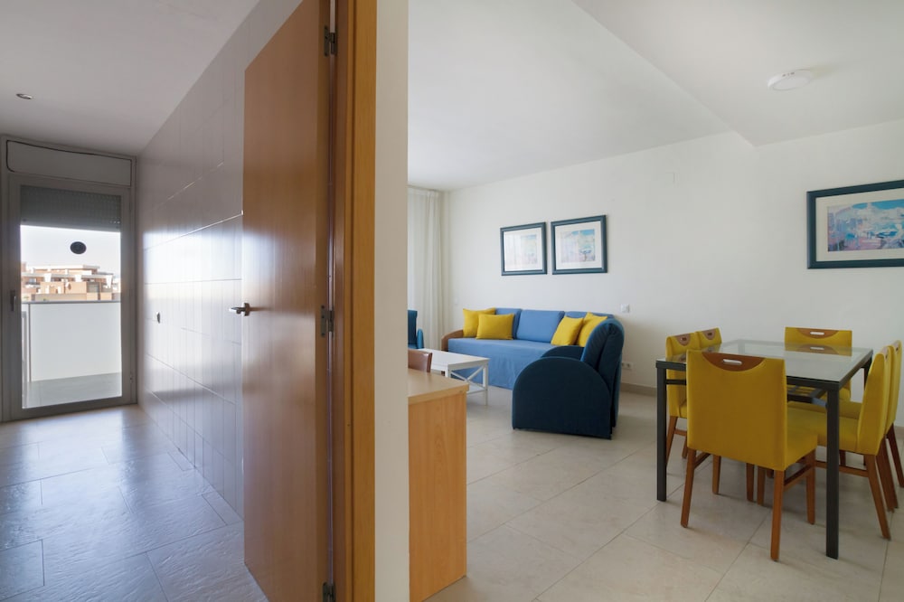 Apartment, 3 Bedrooms - Photo 6