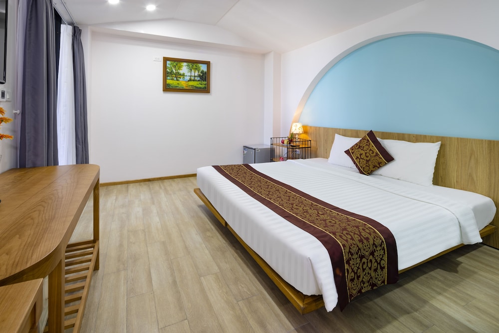 Senior Double Room, Partial Sea View - Photo 2