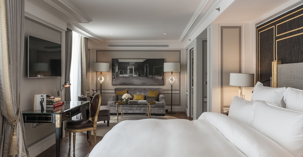 Premier Room, 1 King Bed (Grand)