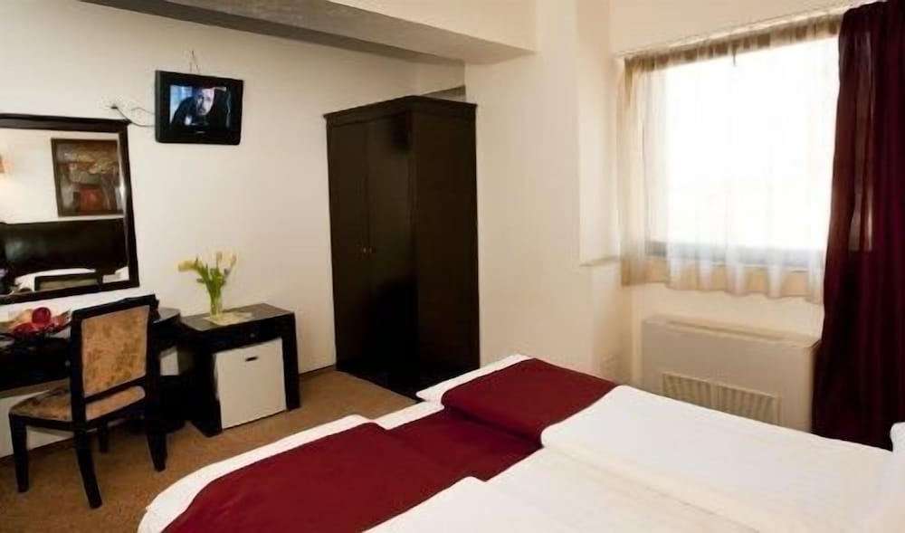 Standard Double Room - Photo 6