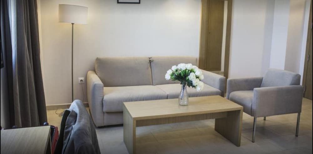 Classic Single Room, 1 Large Twin Bed, Sea View photo 2