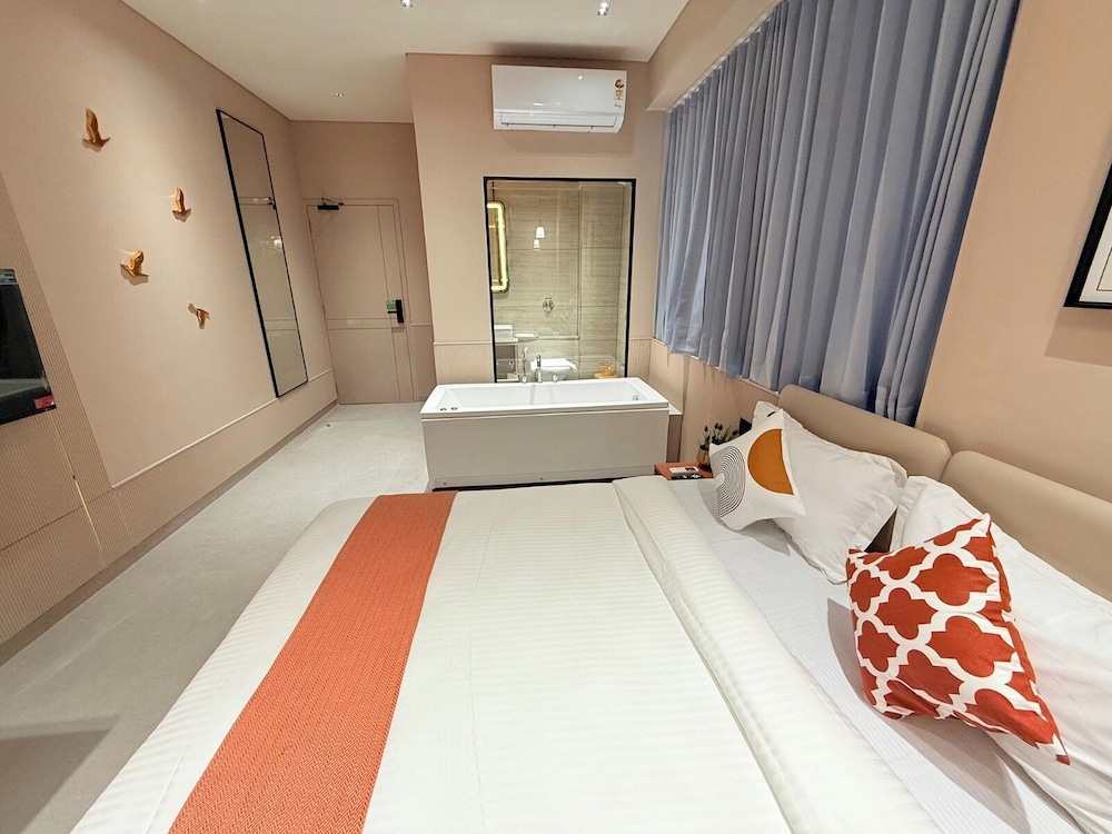 Luxury Suite