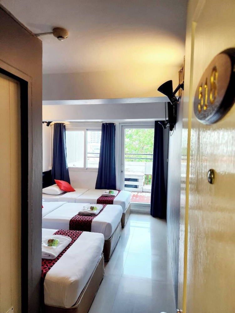 Family Room with Balcony (High Floor)