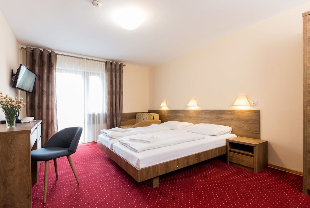 Quadruple Room, Non Smoking, Mountain View photo 1