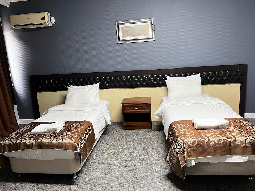 Economy Twin Room photo 2