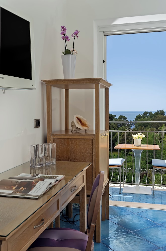 Deluxe Double or Twin Room, Sea View