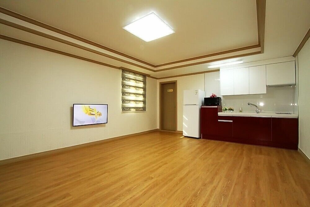 Room (103) - Photo 4