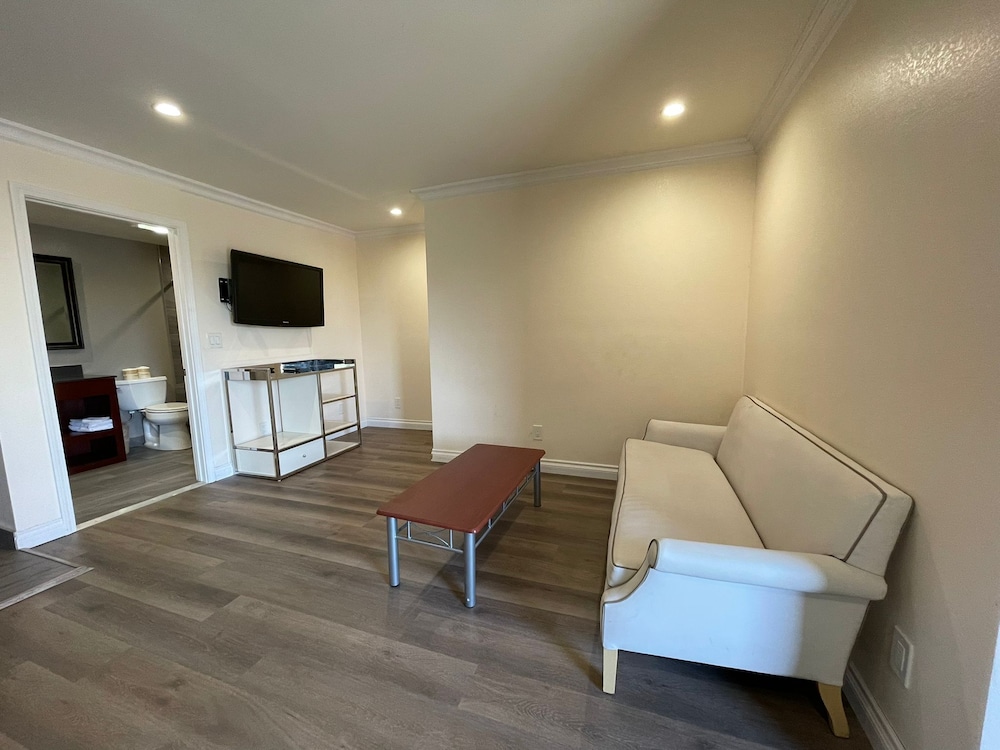 Executive Suite, Multiple Beds