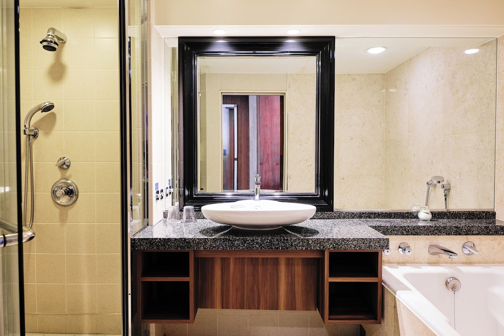 Classic Room, 1 King Bed, Club Lounge Access, Bay View (Japanese) Classic Room, 1 King Bed, Club Lounge Access, Bay View (Japanese)
