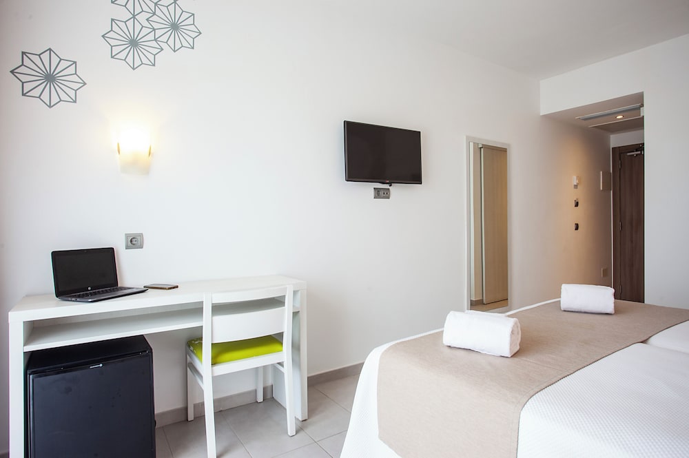 Double Room, Balcony - Photo 6