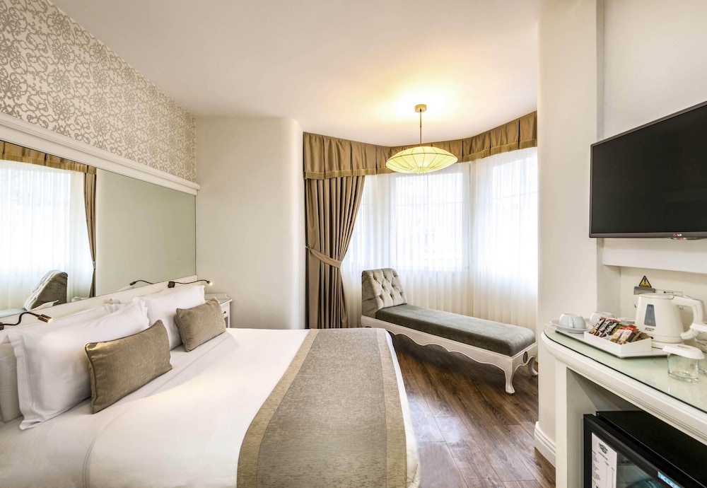 Deluxe Room, 1 Queen Bed