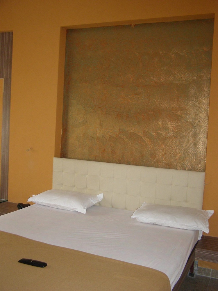 Deluxe Room - Photo 2