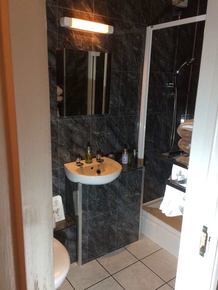 Comfort Double or Twin Room, Ensuite photo 3