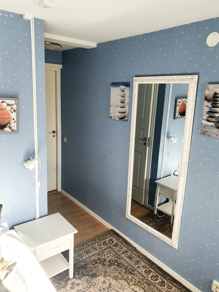 Single Room, Private Bathroom photo 2