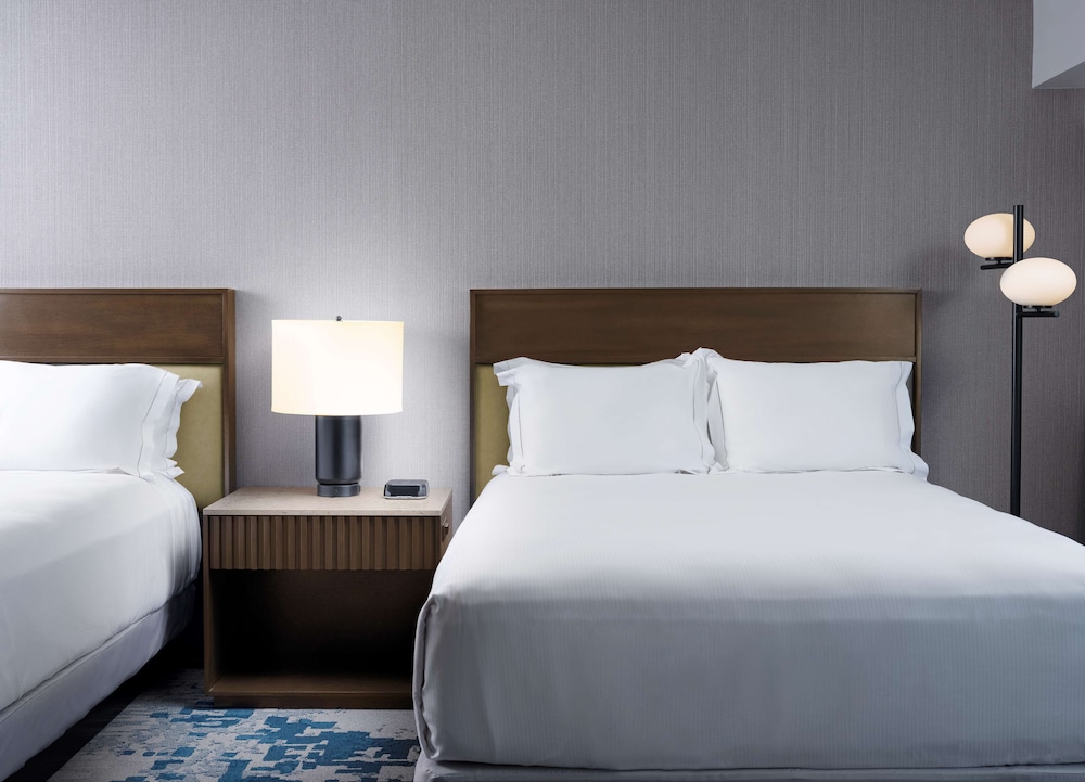 Room, 2 Queen Beds, Accessible, Bathtub - Photo 1