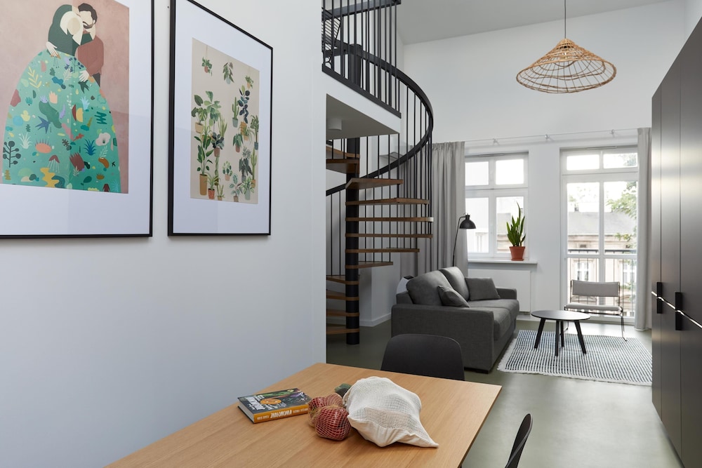Three Bedroom Apartment with Mezzanine - Photo 1