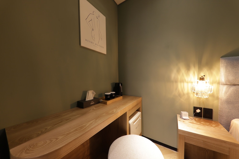 Suite - Photo 3
