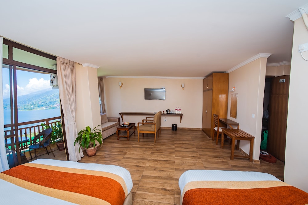 Standard Suite, Lake View - Photo 27