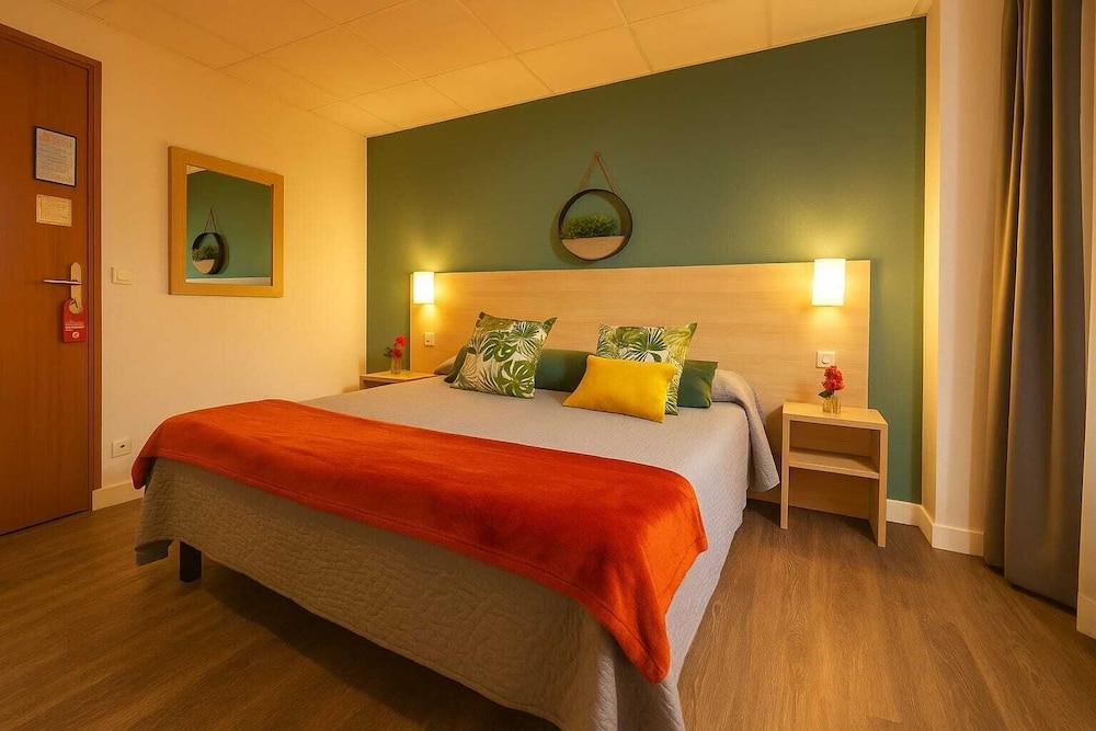 Standard Double or Twin Room - Photo 4