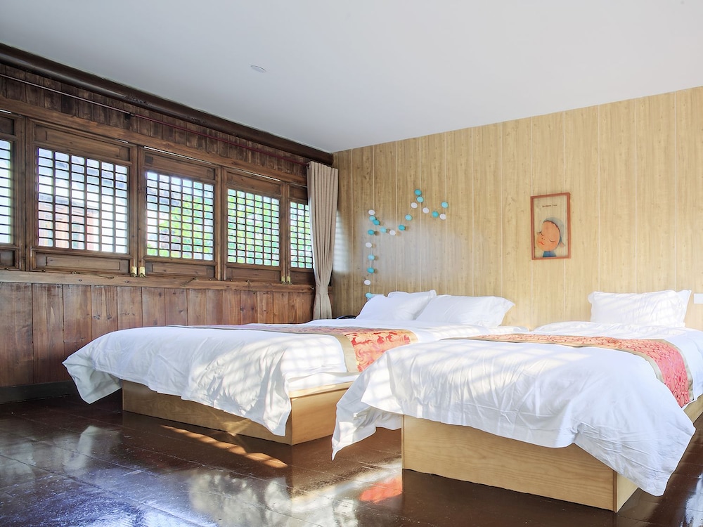 Family Room (B)