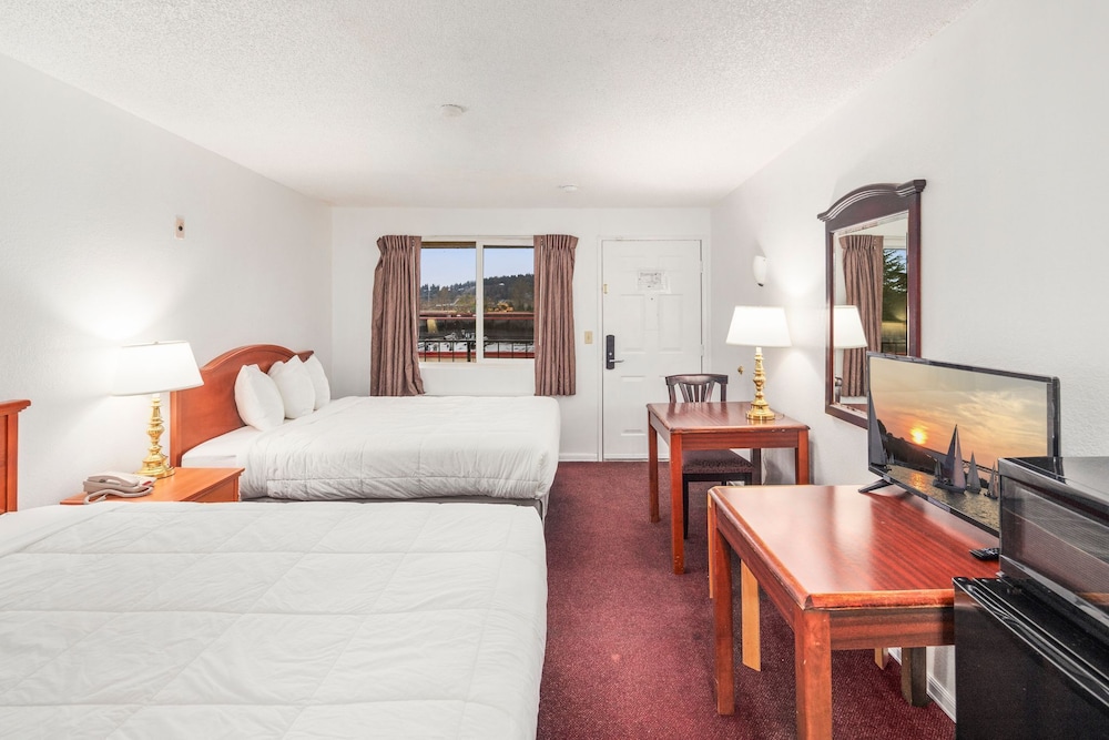 Room, 2 Queen Beds, Non Smoking, Pets Allowed photo 3