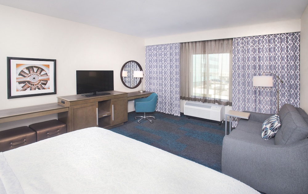 Room, 1 King Bed with Sofa bed, Accessible, Non Smoking (Mobility, Roll-in Shower) photo 3