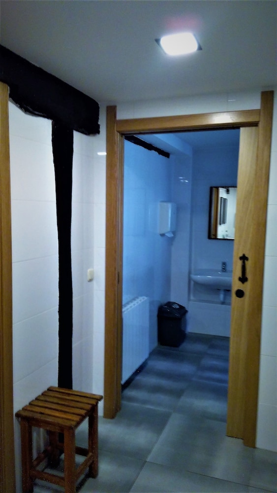 Shared Dormitory, Mixed Dorm, Shared Bathroom, Mountain View (1 bed in a 6-Bed Dorm Room. Artanda) photo 3