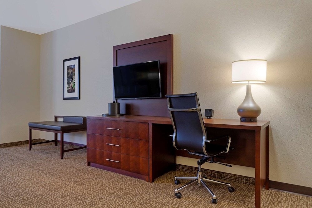 Suite, 2 Queen Beds, Non Smoking (Shower Only) photo 1