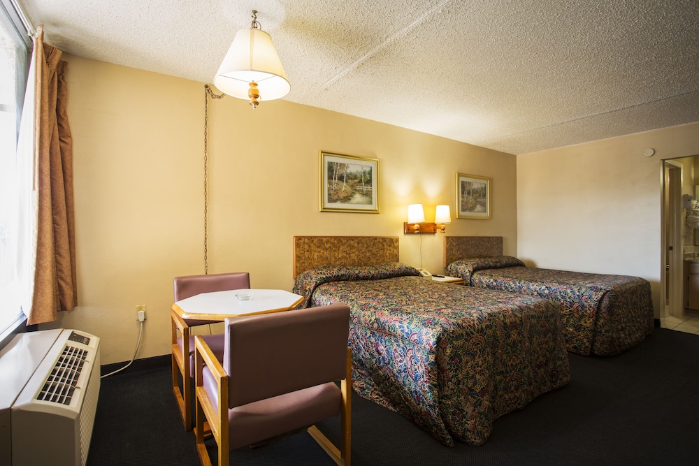 Standard Room, 2 Double Beds, Smoking photo 3