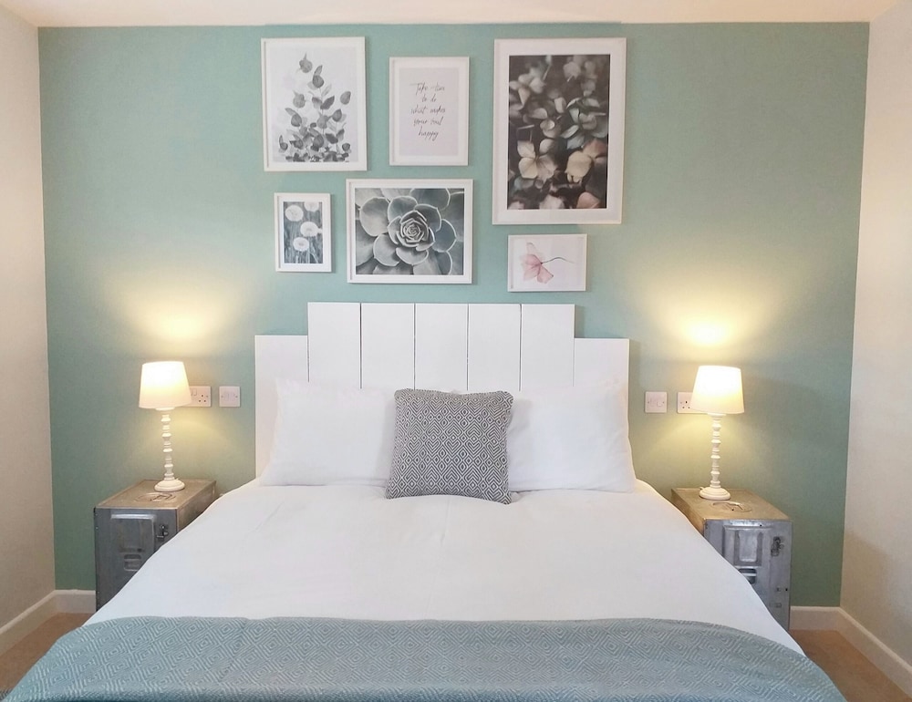 Luxury Cabin, Ensuite (Lew Valley Lodge) photo 2